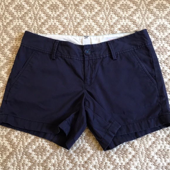 Lilly Pulitzer Pants - Lilly Pulitzer Solid Navy Callahan Shorts Size 2